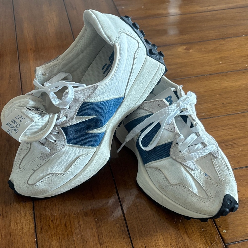 New Balance White and Blue Sneakers 👟